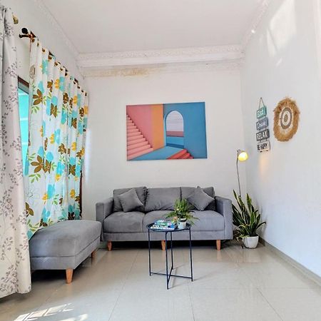 Homey Guesthouse Kertajaya スラバヤ エクステリア 写真