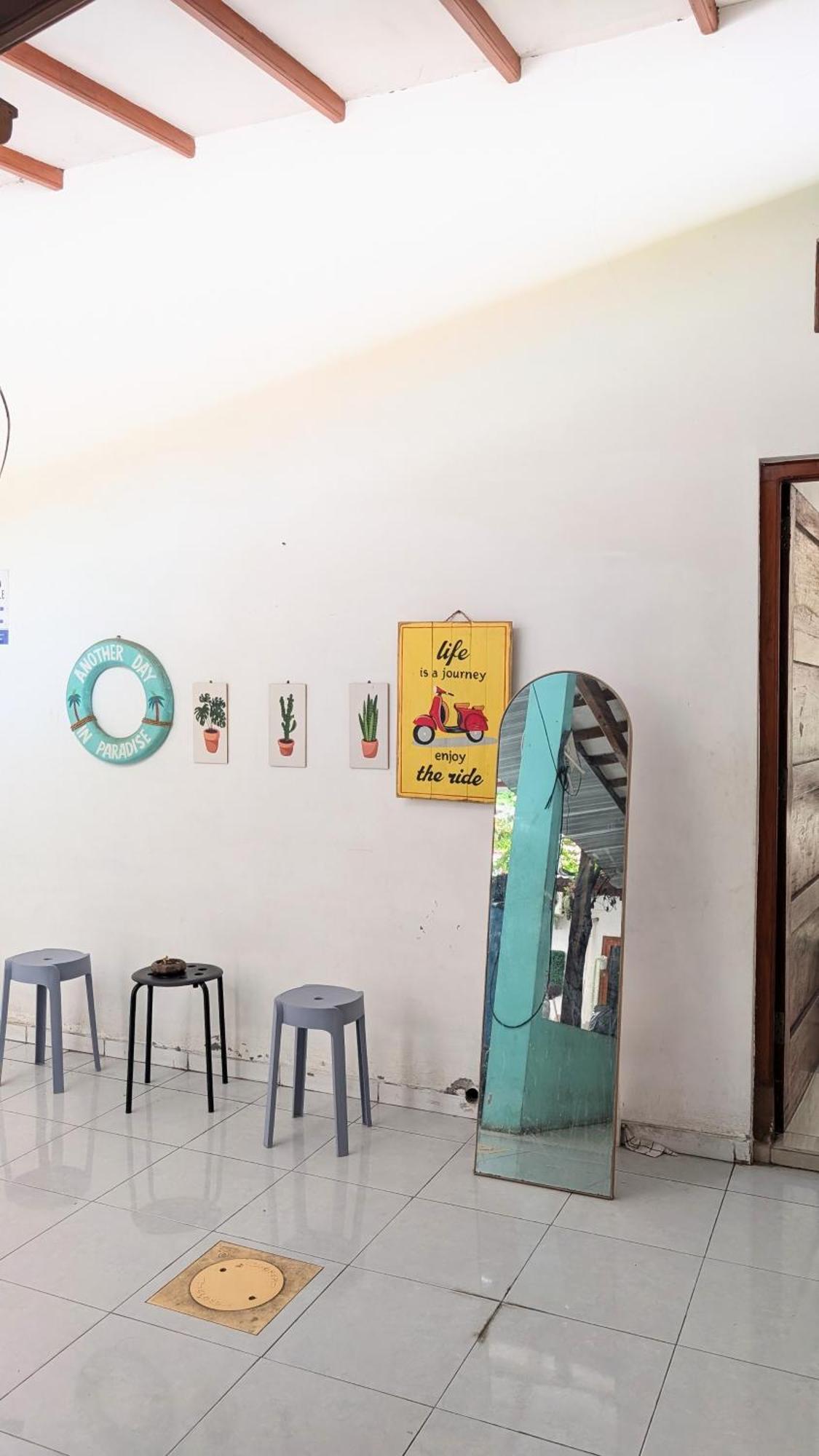 Homey Guesthouse Kertajaya スラバヤ エクステリア 写真