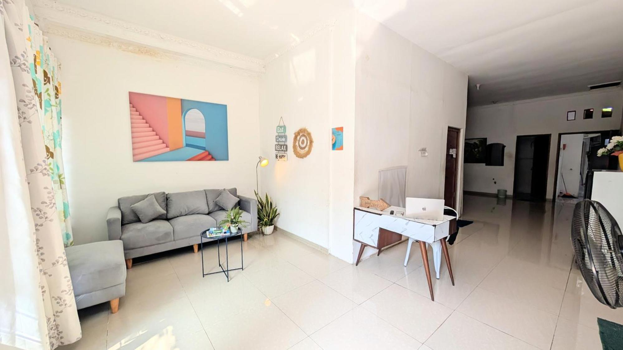 Homey Guesthouse Kertajaya スラバヤ エクステリア 写真