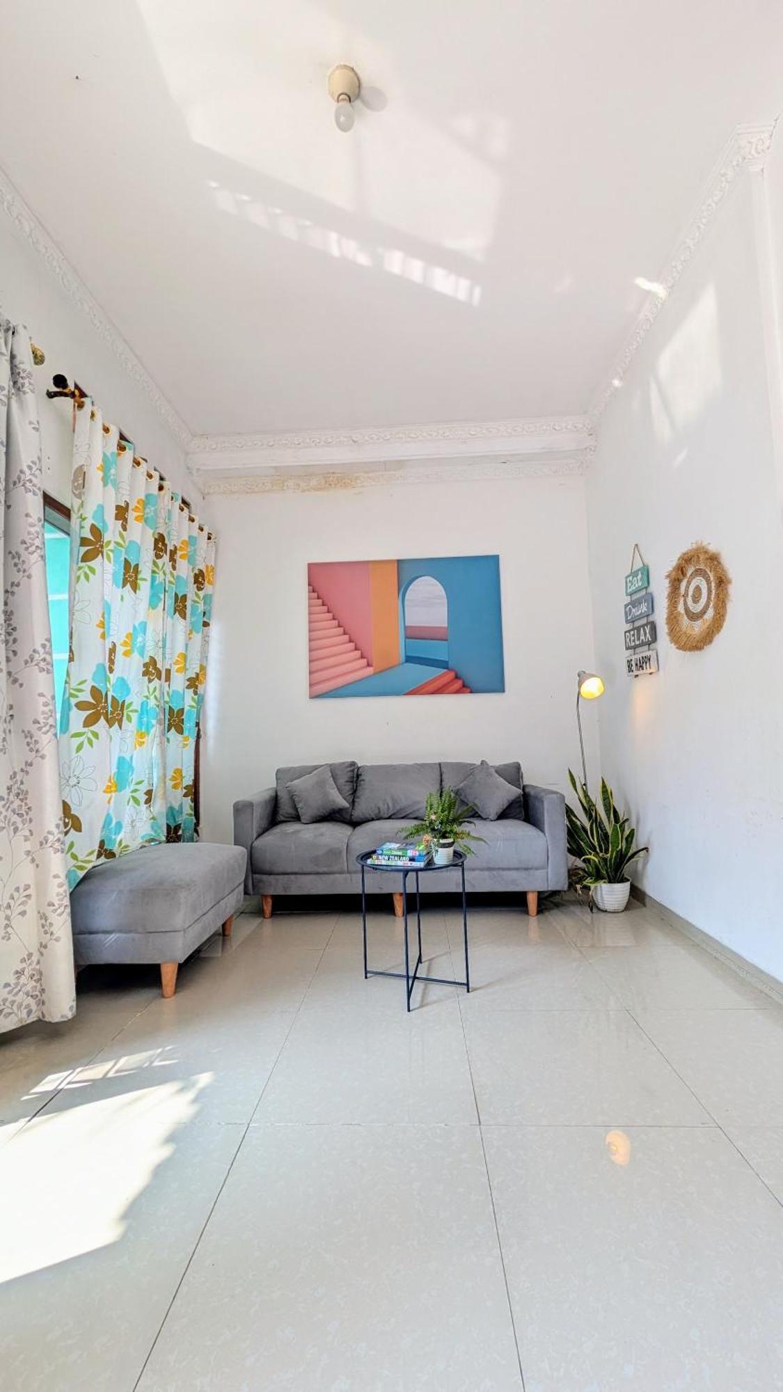 Homey Guesthouse Kertajaya スラバヤ エクステリア 写真