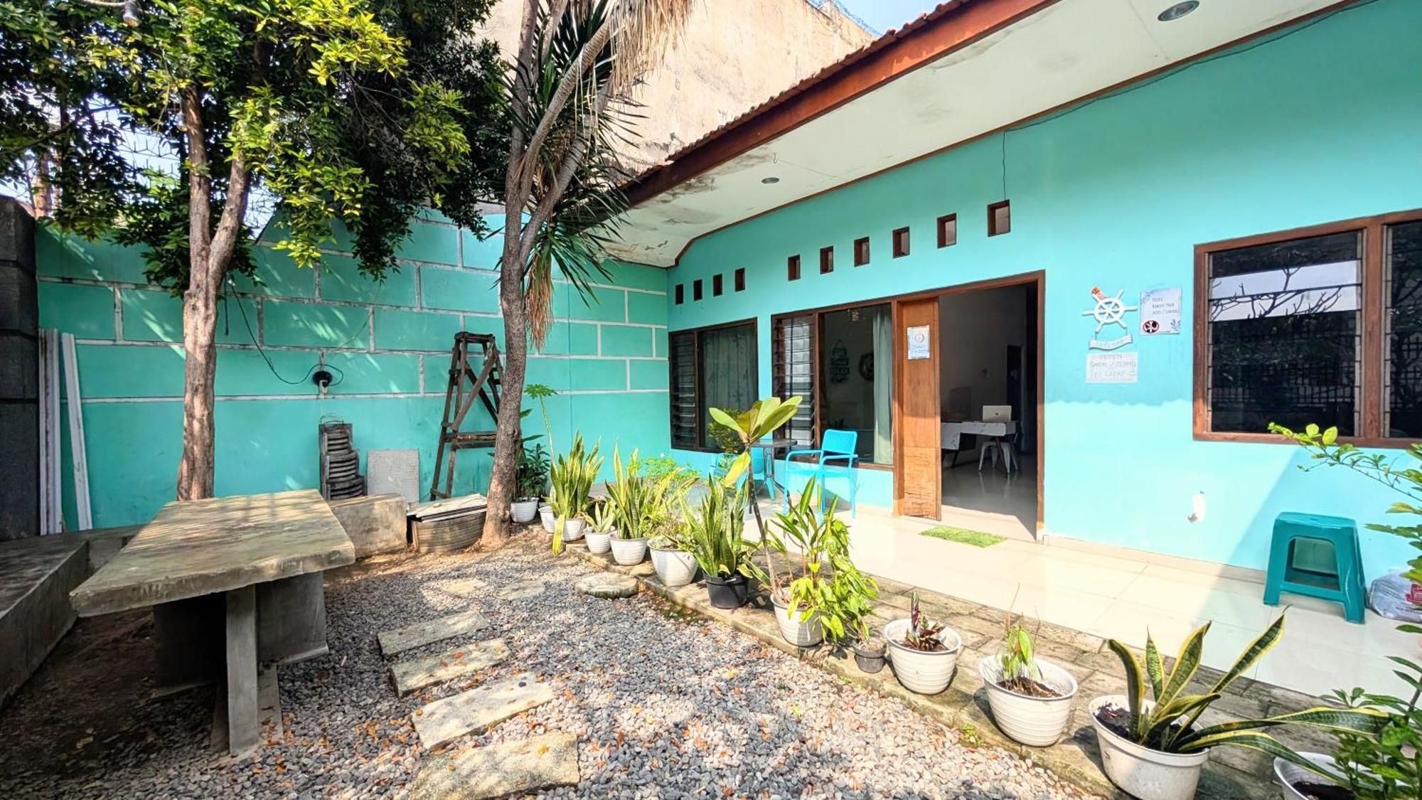Homey Guesthouse Kertajaya スラバヤ エクステリア 写真
