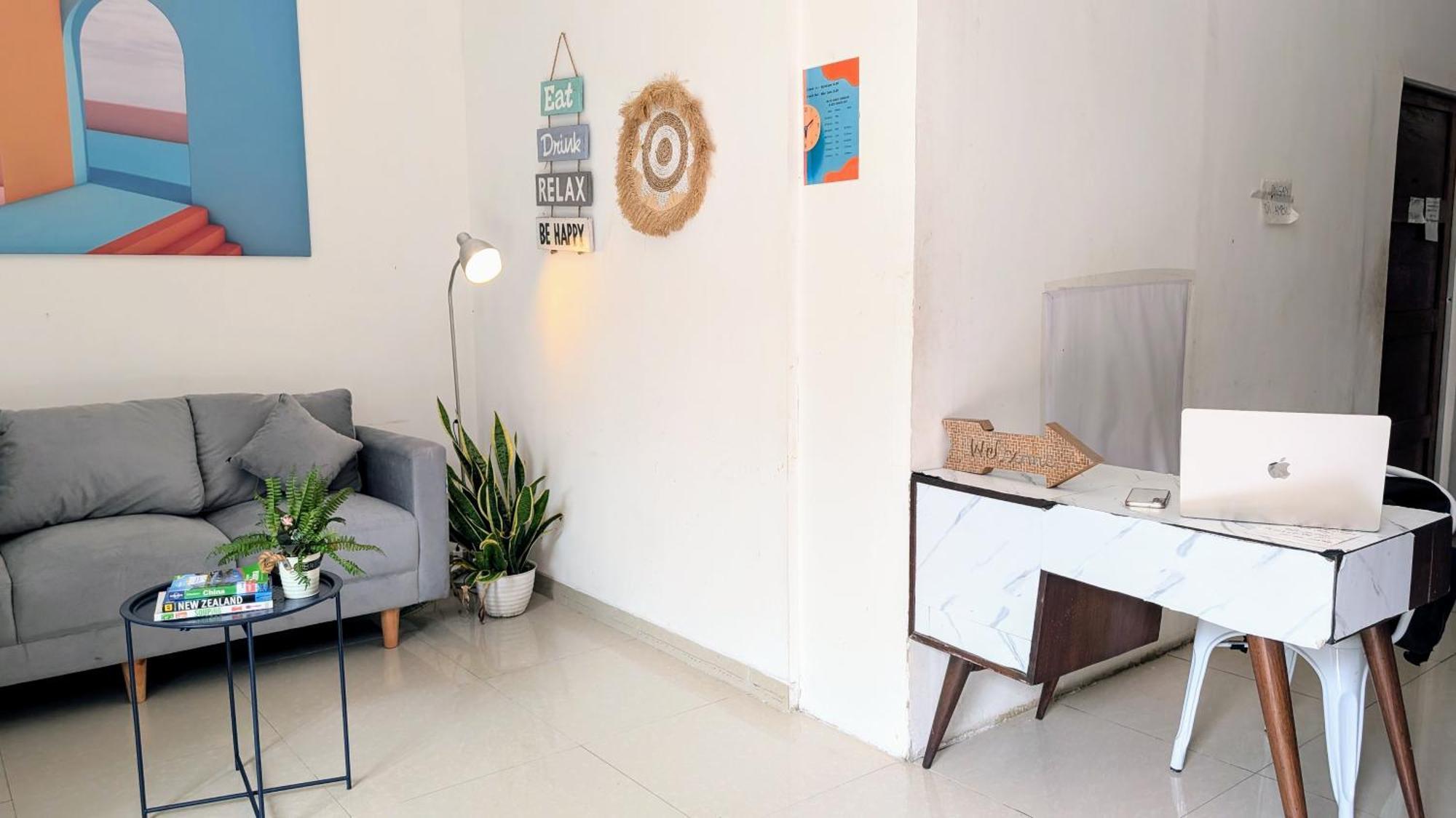 Homey Guesthouse Kertajaya スラバヤ エクステリア 写真